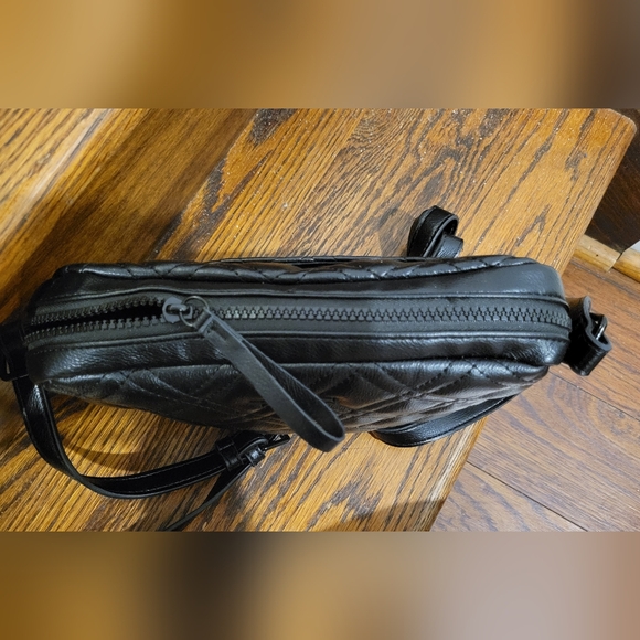 TAHARI Ladies Medium Black quilted Shoulder Crossbody Bag adjustable straps - Picture 6 of 16